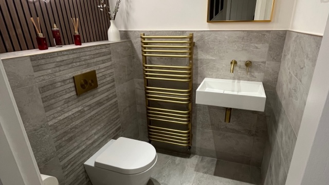 Read more about the article Small Space, Big Style: Unleashing Creativity in Your Cloakroom Suite