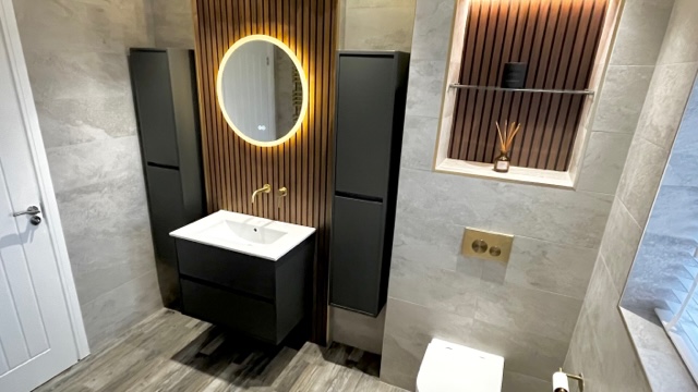 Read more about the article The Power of Tall Bathroom Units in Style and Functionality